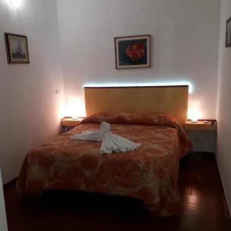 住宿加早餐酒店 Milazzo Beach 米拉佐